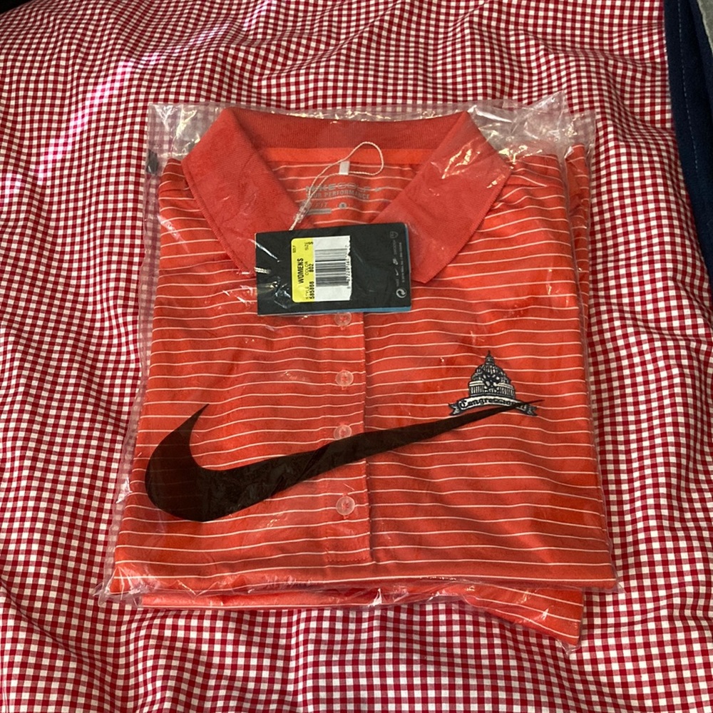 WOMENS NIKE CONGRESSIONAL COUNTRY CLUB GOLF POLO BRAND NEW